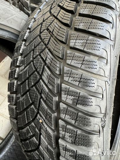 Goodyear UltraGrip Performance Gen-1 235/45 R20 104H