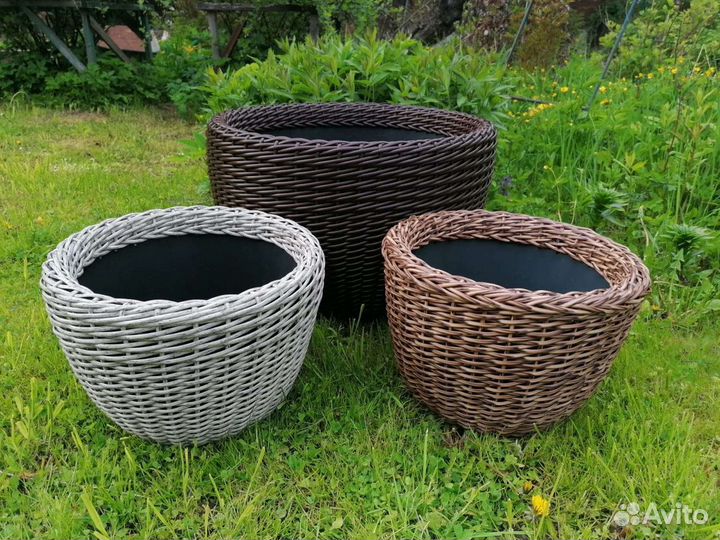 Кашпо из искусственного ротанга