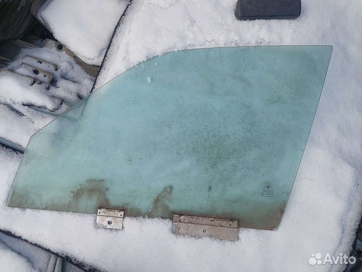 Стекло двери переднее левое BMW E34