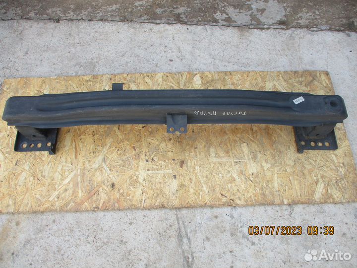 Усилитель переднего бампера Фольксваген Тигуан 1