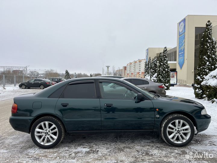 Audi A4 1.8 МТ, 1995, 445 762 км