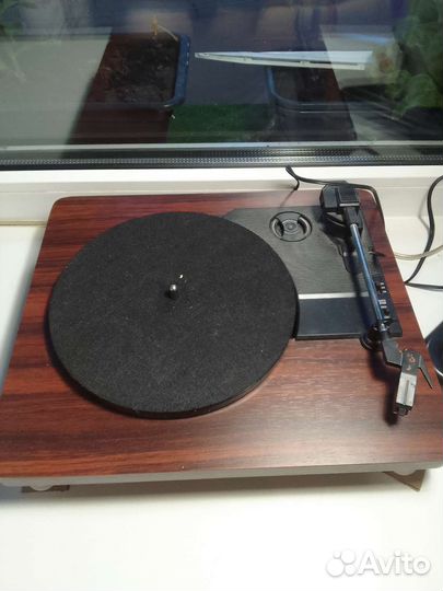 Проигрыватель виниловых пластинок