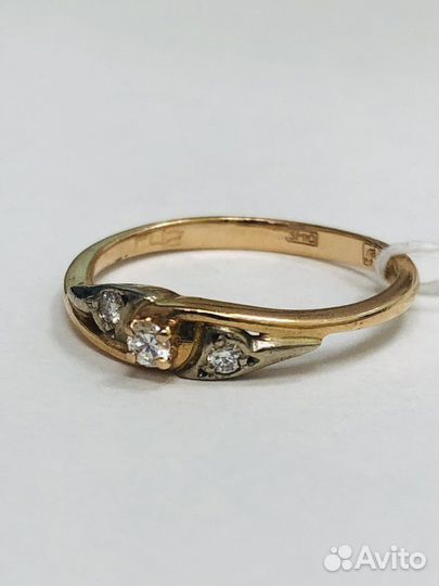 Золотое кольцо с бриллиантом