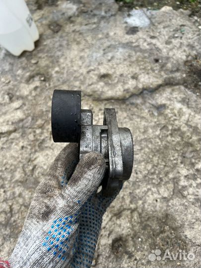 Натяжитель ремня приводного renault laguna 2