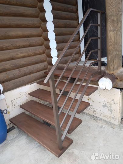 Лестница на металлокаркасе