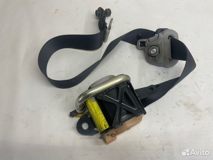 Ремень безопасности передний правый Mitsubishi