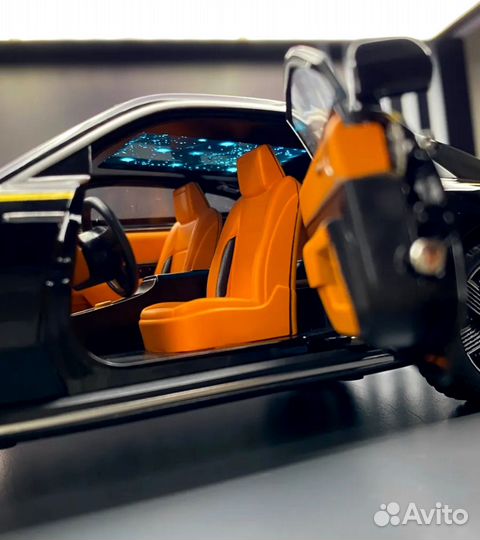 Металлическая машинка Rolls-Royce Spectre