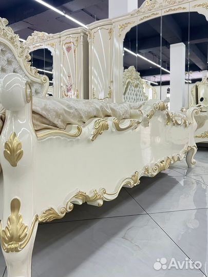 Спальный гарнитур