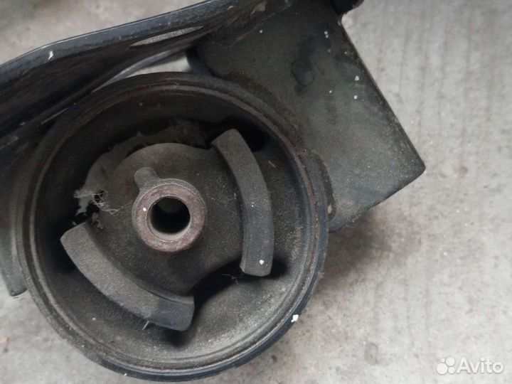 Подушка коробки nissan ад