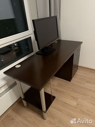 Компьютерный стол / письменный стол