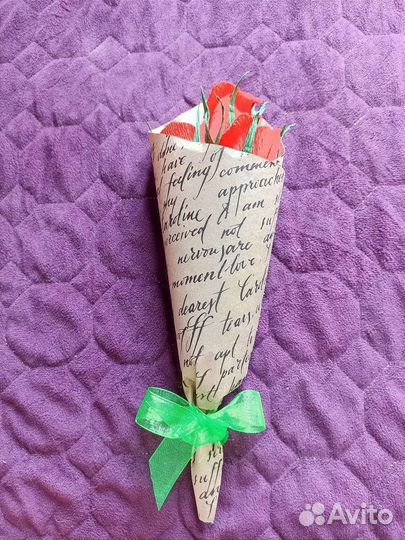 Цветы из гофрированной бумаги с конфетой внутри