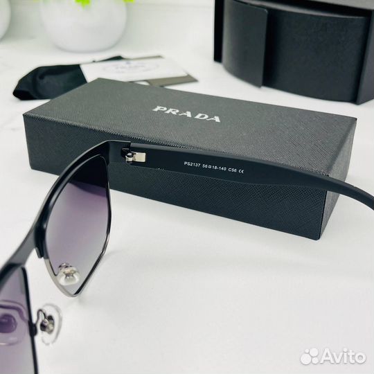 Солнцезащитные очки Prada