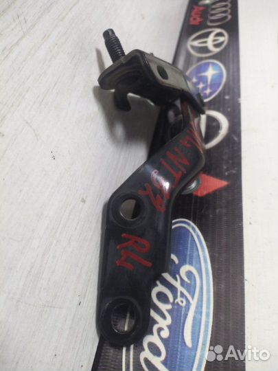 Петля двери багажника задняя левая Nissan X-Trail