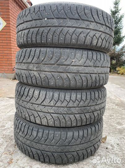 Bridgestone Ice Cruiser 7000 215/60 R17