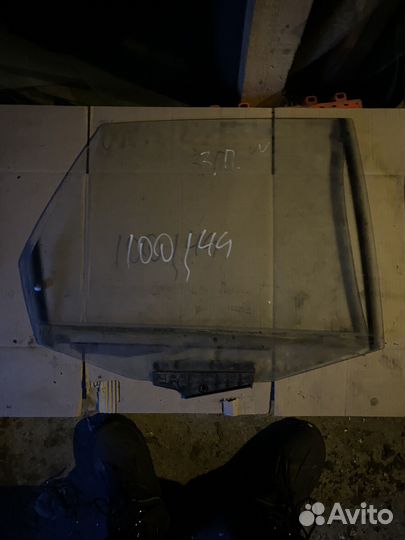 Стекло заднее правое audi 100 44 кузов