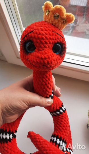 Змея ручной работы