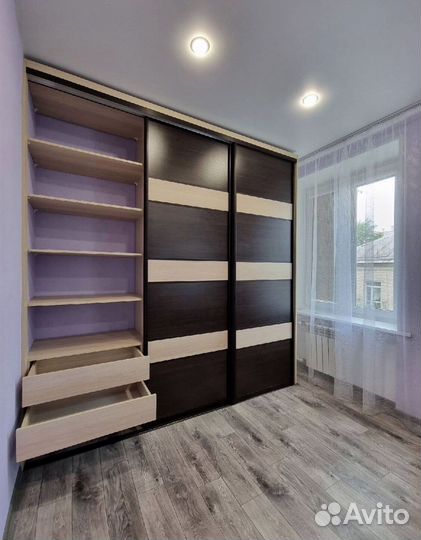 Современный распашной шкаф