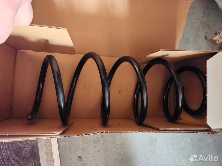 Пружина передняя