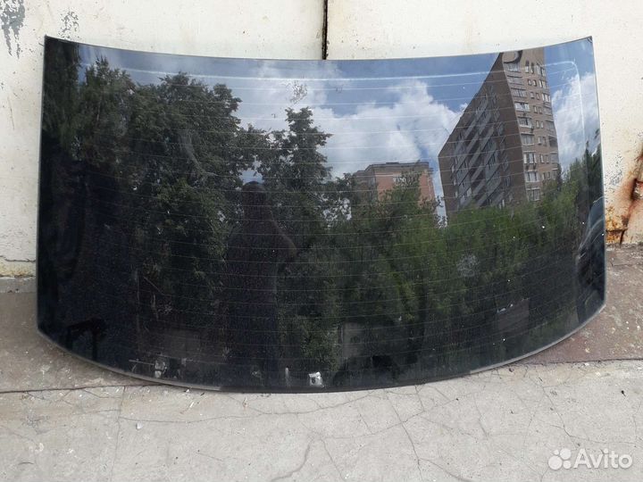 Стекло заднее Volkswagen Polo