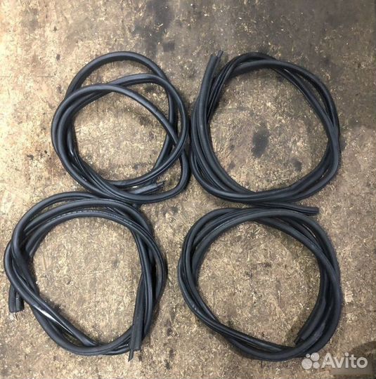 Уплотнитель двери Bmw E90