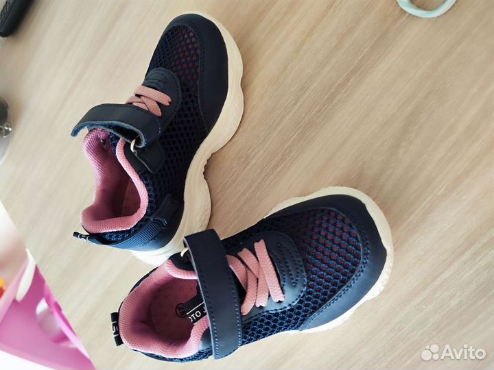 Кроссовки для девочки 28