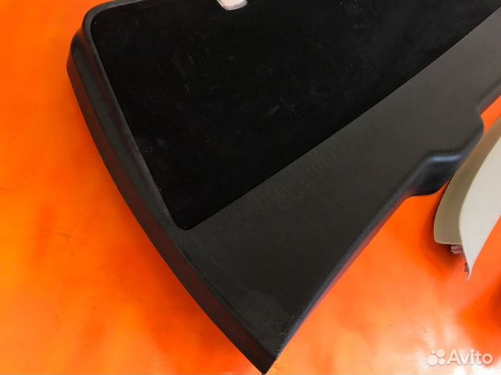 Обшивка крышки багажника Mercedes Benz Gl550