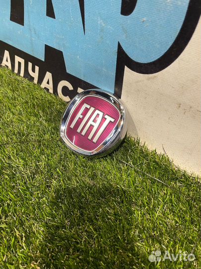 Значок (эмблема) крышки багажника Fiat 124 2018