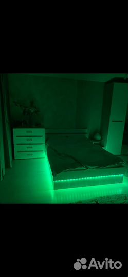 Кровать, матрас и прикроватная тумба