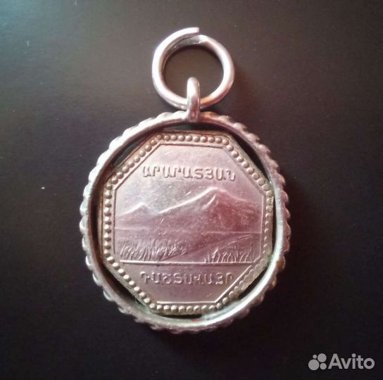 Старинный антикварный медальон награда. Армения