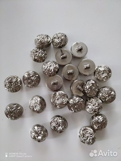 Пуговицы. Очень много. Новые