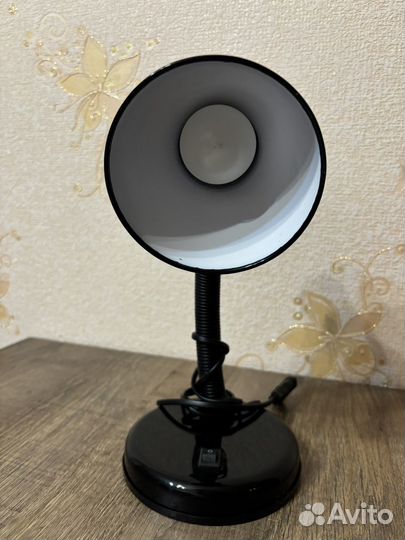 Лампа настольная