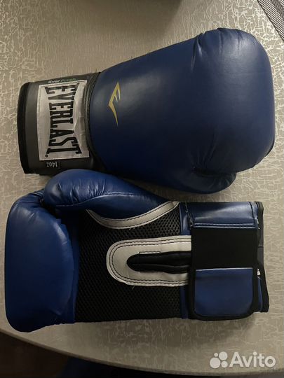 Боксерские перчатки 14 oz everlast