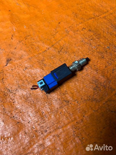 Концевик педали тормоза almera classic