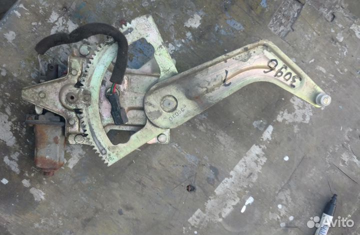 Стеклоподъемник задний правый (хэтчбек) на Kia Rio