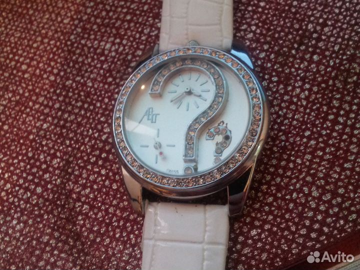 Часы Женские новые