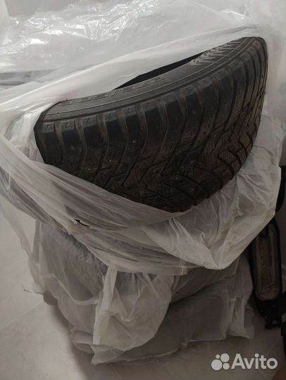 Nokian Tyres Hakkapeliitta 8 SUV 275/50 R20