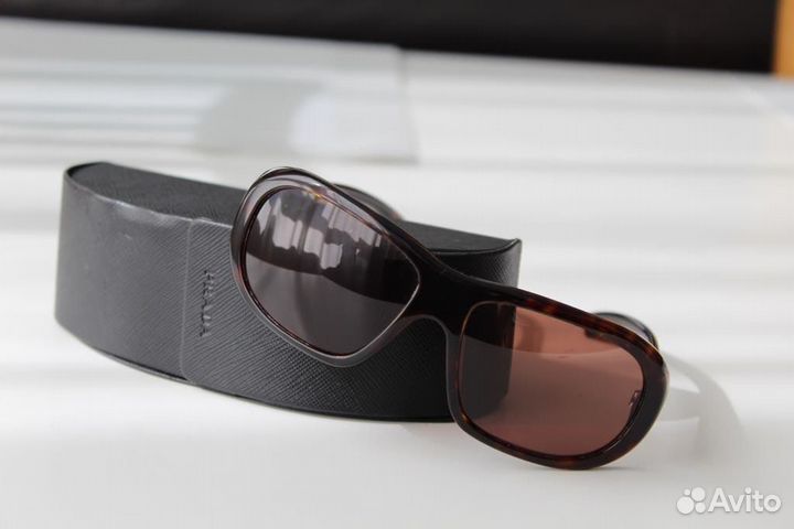 Солнцезащитные очки prada с футляром в коробке