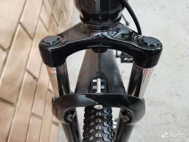 Велосипед новый, колёса 24 дюйма, чёрно-зелёный