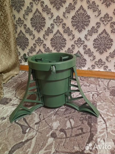 Новая пластиковая подставка для ёлки