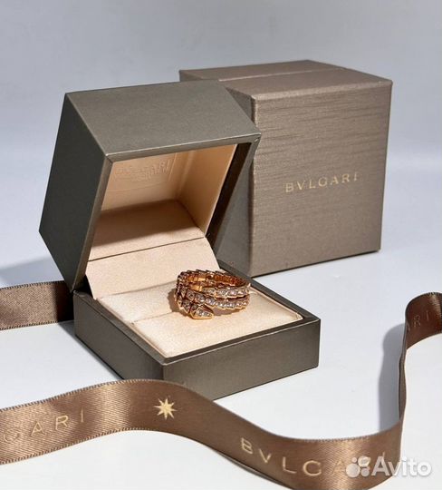 Кольцо золотое с бриллиантами Bvlgari