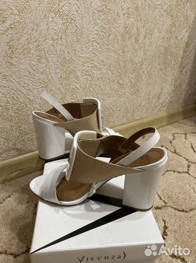 Босоножки женские