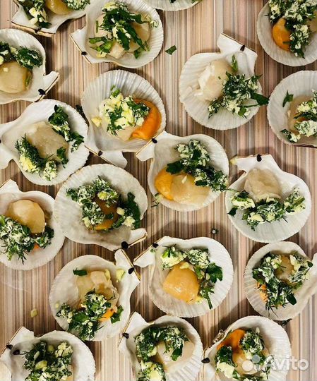 Морской гребешок (на створке)