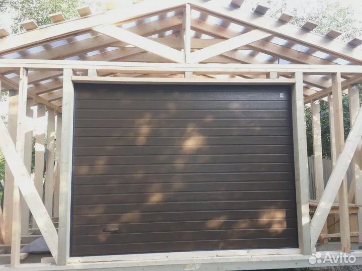 Секционные ворота для гаража Alutech