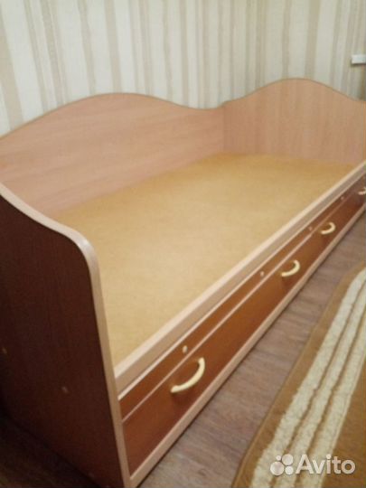 Кровать