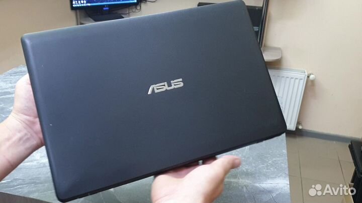 Ноутбук asus (4 - Ядерный, 8 Гб оперативки, SSD)