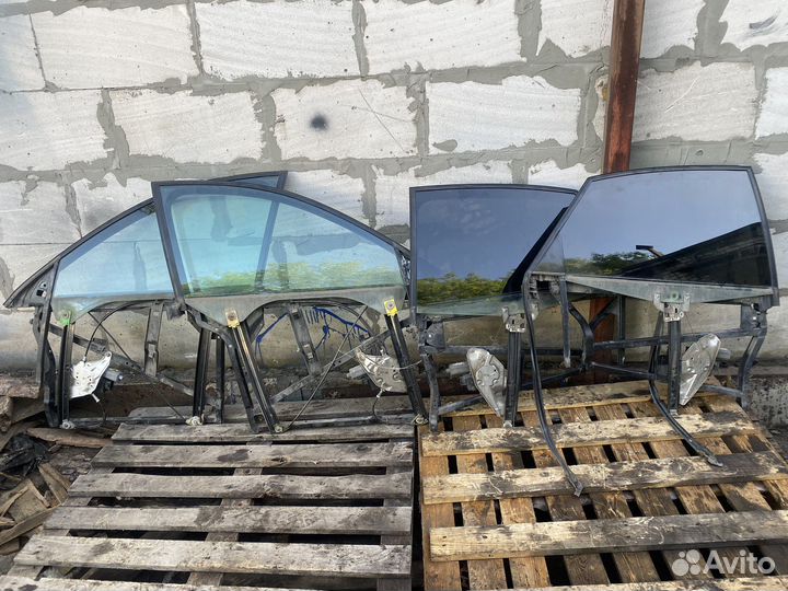 Стекло двери Audi A6 C5