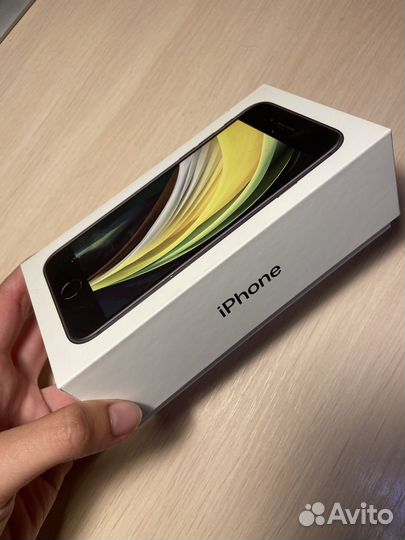 Телефон iPhone se 2020