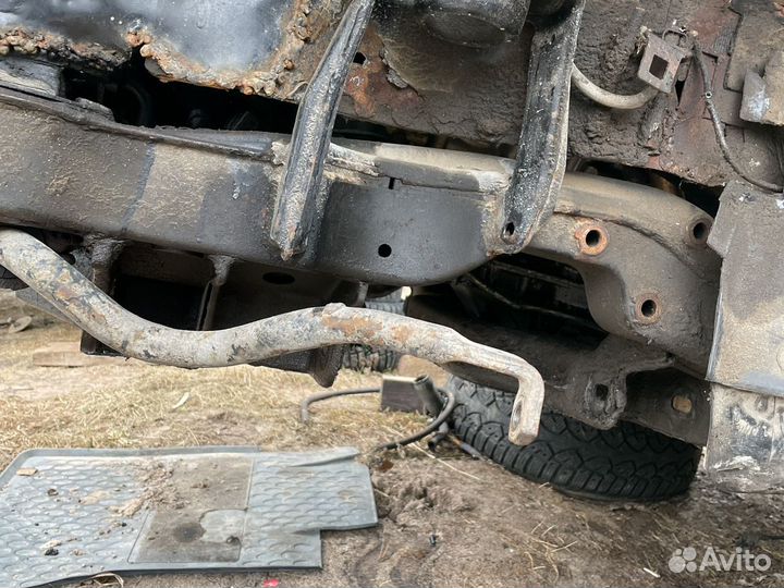 Передний подрамник на w140