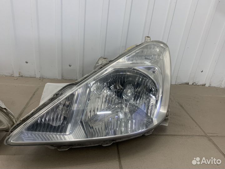Фары ксенон Toyota Allion 240