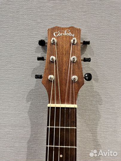 Акустическая гитара